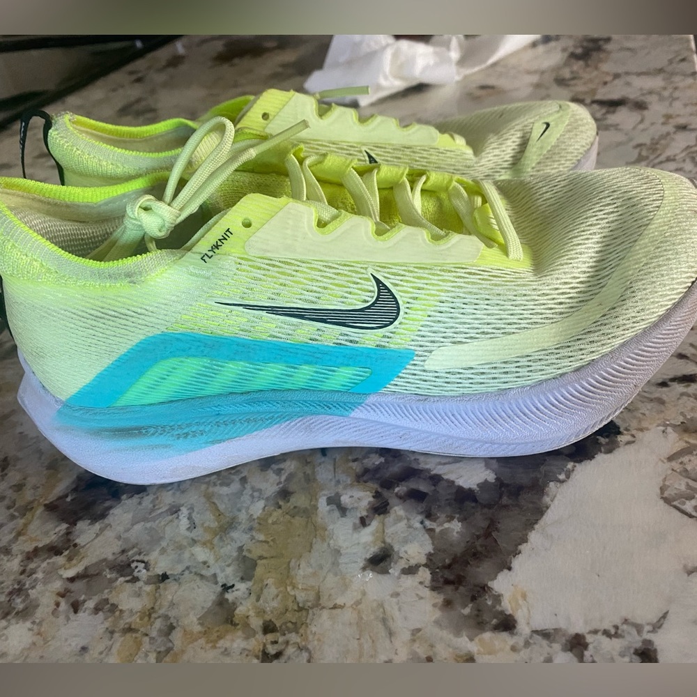 🍋 WOMEN’S NIKE ZOOM FLY 4 🍋